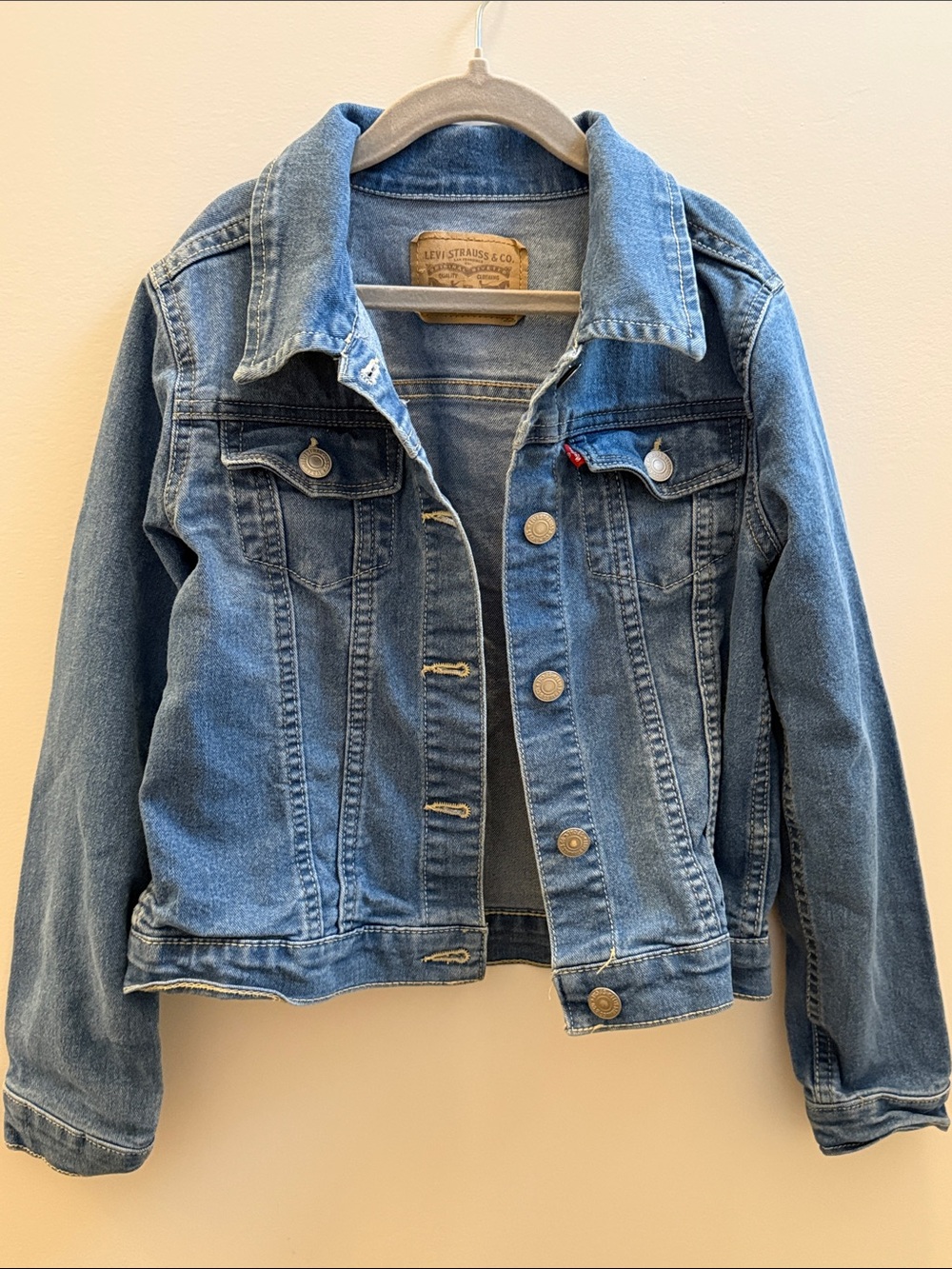 Levi’s Classic Trucker Denim Jacket Size 7/8 medium denim wash